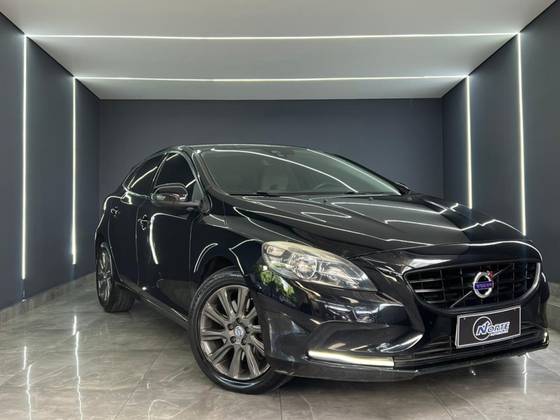 VOLVO V40 2.0 T4 COMFORT TURBO GASOLINA 4P AUTOMÁTICO VOLVO V40 2.0 T4 COMFORT TURBO GASOLINA 4P AUTOMÁTICO